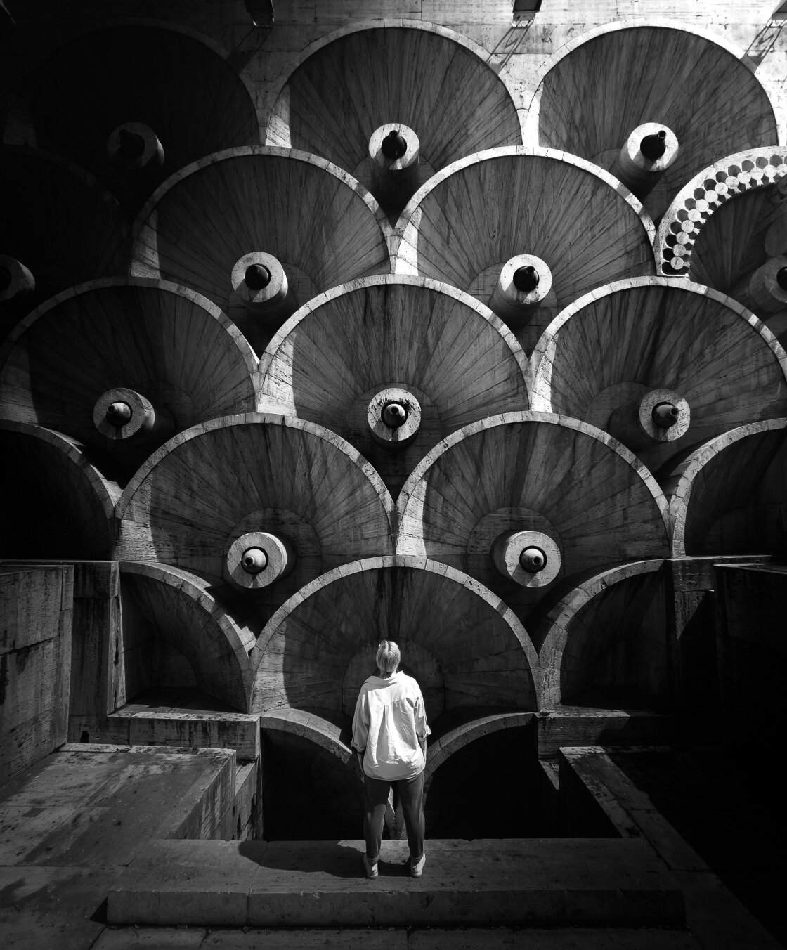 black-and-white-street-photography-with-iPhone